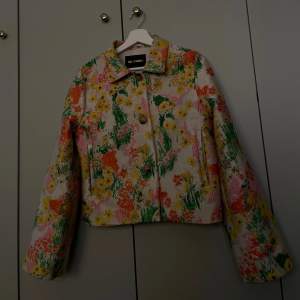 KIANA JACKET XS   Nyskick  NYPRIS: SEK 2.999,00