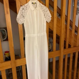 Jumpsuit  - Använt 1 gång vid student. Kemtvättad