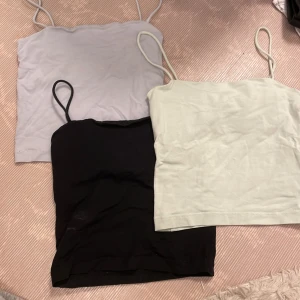 Linnen - Basic linnen från Gina tricot 💗 alla är i storlek xxs  1st för 20kr Alla för 50kr