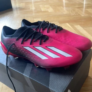 Adidas speedportal elite storlek 40(2/3 FG AG - Helt nya oanvända adidas X speedportal storlek 40,5. Nypris 2699kr mitt pris 999kr💪.