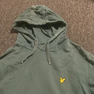 Lylescott hoodie - Super fin grön färg och bra skick