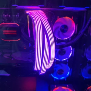 Lian Li strimer 3x8 pin - Fint skick, fungerar fint. Säljes då det ej passade mitt chassi