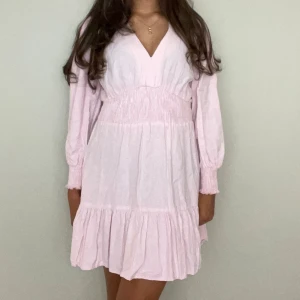 Zara klänning - Fin klänning ifrån zara💕