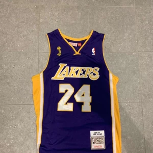 Kobe jersey - Aldrig använd mycket bra skick 