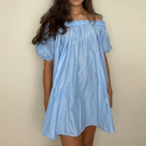 Off shoulder klänning - Fin klänning både till vardags och stranden