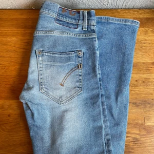Dondup Jeans - Storlek 31, men passar som ~w29/L31. Pris kan sänkas vid snabb affär. Kom privat vid minsta lilla fråga!