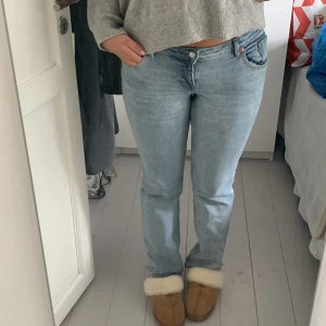 Lågmidjade jeans - Superfina jeans med låg midja som tyvärr är lite för korta för mig😭