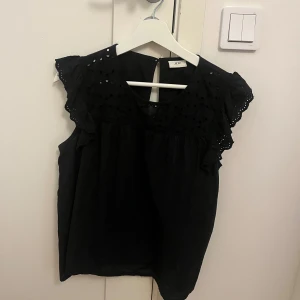 Blus - JDY blus använd ett fåtal gånger därav i fint skick💞