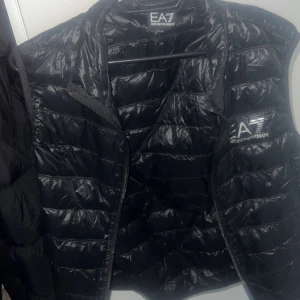 Armani väst - Dragkedjan sönder