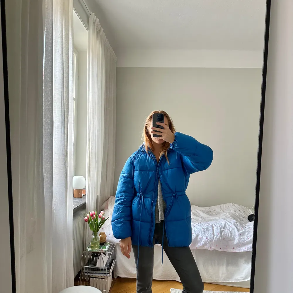 Måste inse att jag har för många puffer jackets.. Perfekt nu till skidresor⛷️ - pufferjacka från Lindex - storlek XS men mer som S - helt utan anm, använd ca 3 ggr - 100% recycled polyester . Takit.