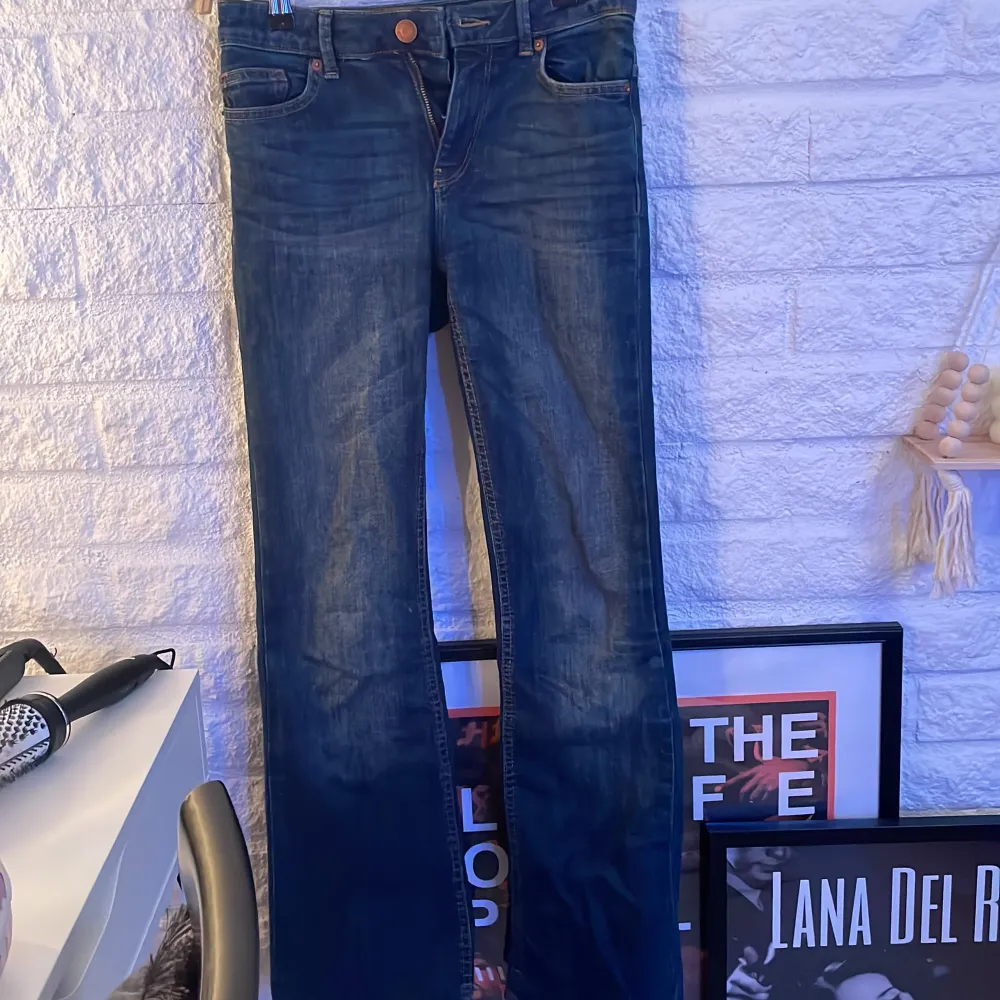 Low waist, mörkblåa flare jeans ❤️. Jeans & Byxor.