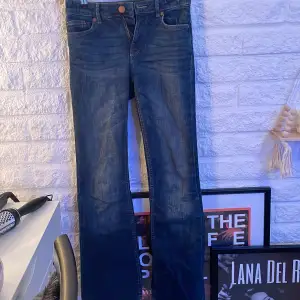 Low waist, mörkblåa flare jeans ❤️