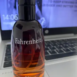 Dior Fahrenheit parfym edt 50ml , full flaska. Är någon intresserad att byta parfym eller antingen köpa parfymen.