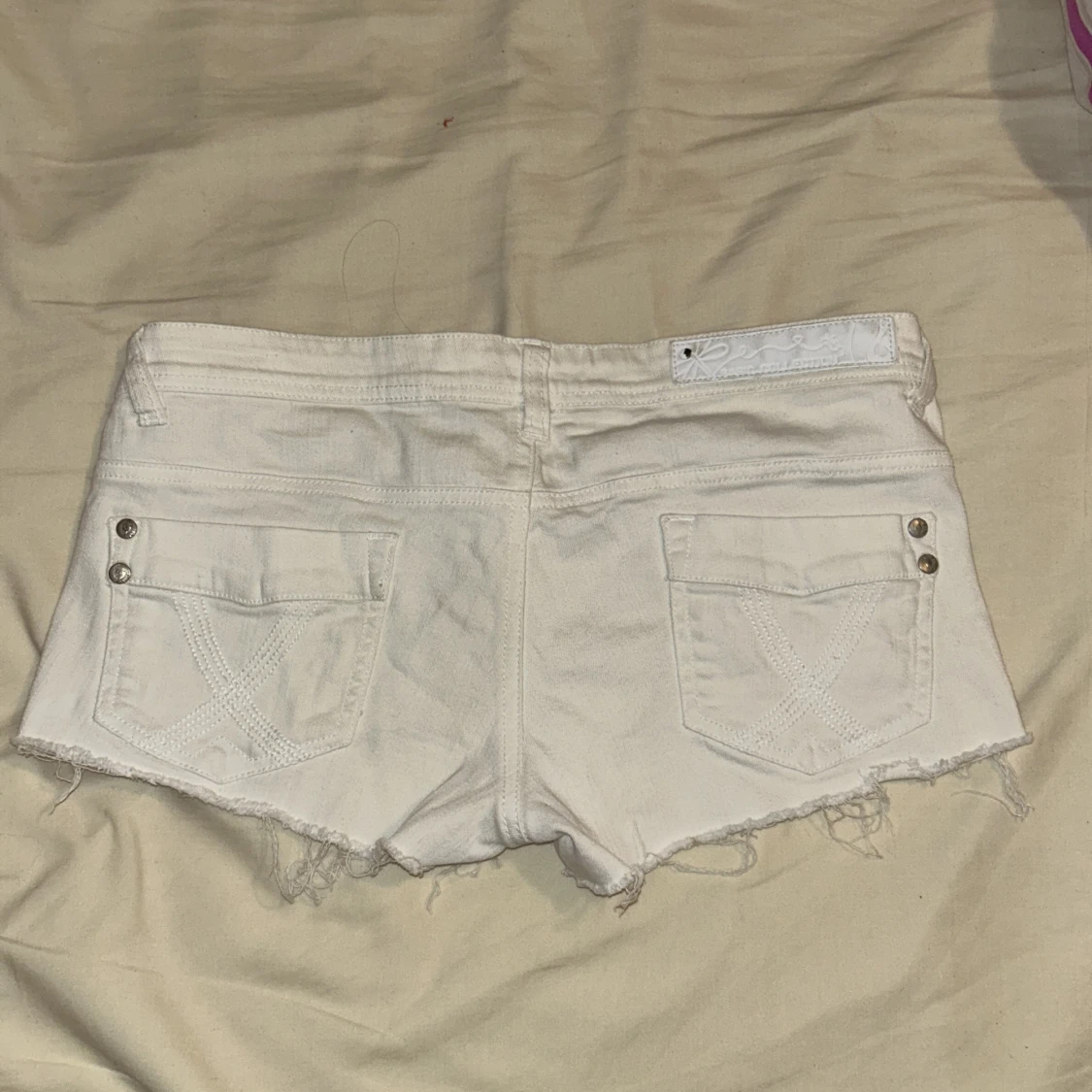 Vita lågmidjade jeansshorts - 90