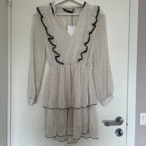 ZARA klänning - Aldrig använd, storlek XS! ❤️