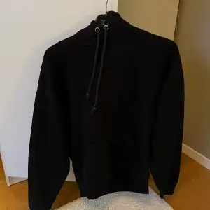 Säljer denna hoodie från bik bok💗Den är i stolek Xs och är i bra skick💗 Nypris: 399kr Säljer för: 200kr