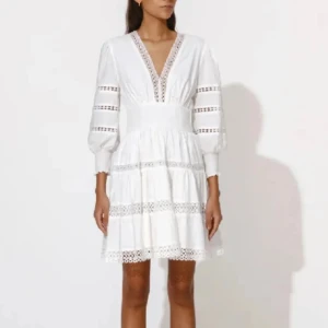 By malina klänning - Säljer denna jättefina By Malina klänning som jag köpt här på Plick! Inga fläckar och väldigt stretchig, brukar vanligtvis ha S och den passar perfekt😊Pris går att diskutera! Nypris 2599