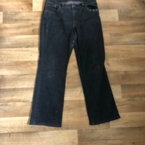 Jeans - #90s dom ser ut att vara straight men dom är botcut (stav)
