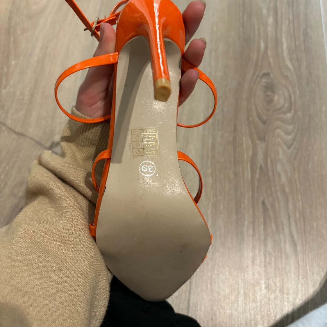 Orange klack storlek 38 - 93