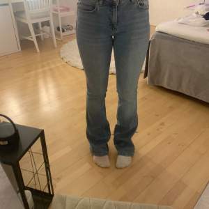 Jeans från lager 157, använder inte få jag inte gillar hur dom sitter på mig❣️