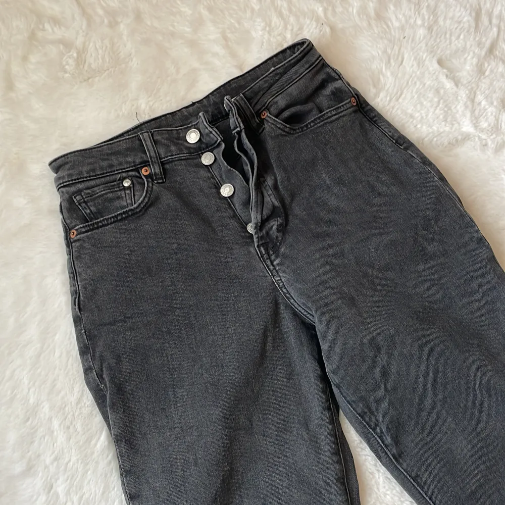 Jättefina washed mom jeans, använda några gånger.. Jeans & Byxor.