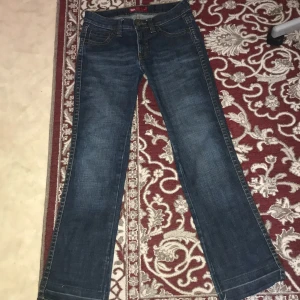 Köptes Ifrån loppis så vet Inte exakt hur använda dem är men jag säljer dem För att dem inte passar mig  - Xs utsvängda byxor 