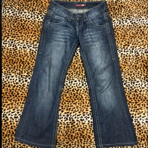 2000s baggy blend jeans - ✰*฿✩‧₊˚ läs köpvillkoren innan du köper ✰ kan skicka bild på men privat, baggy lowrise modell ✰ Innerben: 69, midjemått 37 cm ✰ inga märkbara defekter men tänk på att det är ett sparsamt använt second hand-plagg ✰ skriv gärna om du har några frågor💋