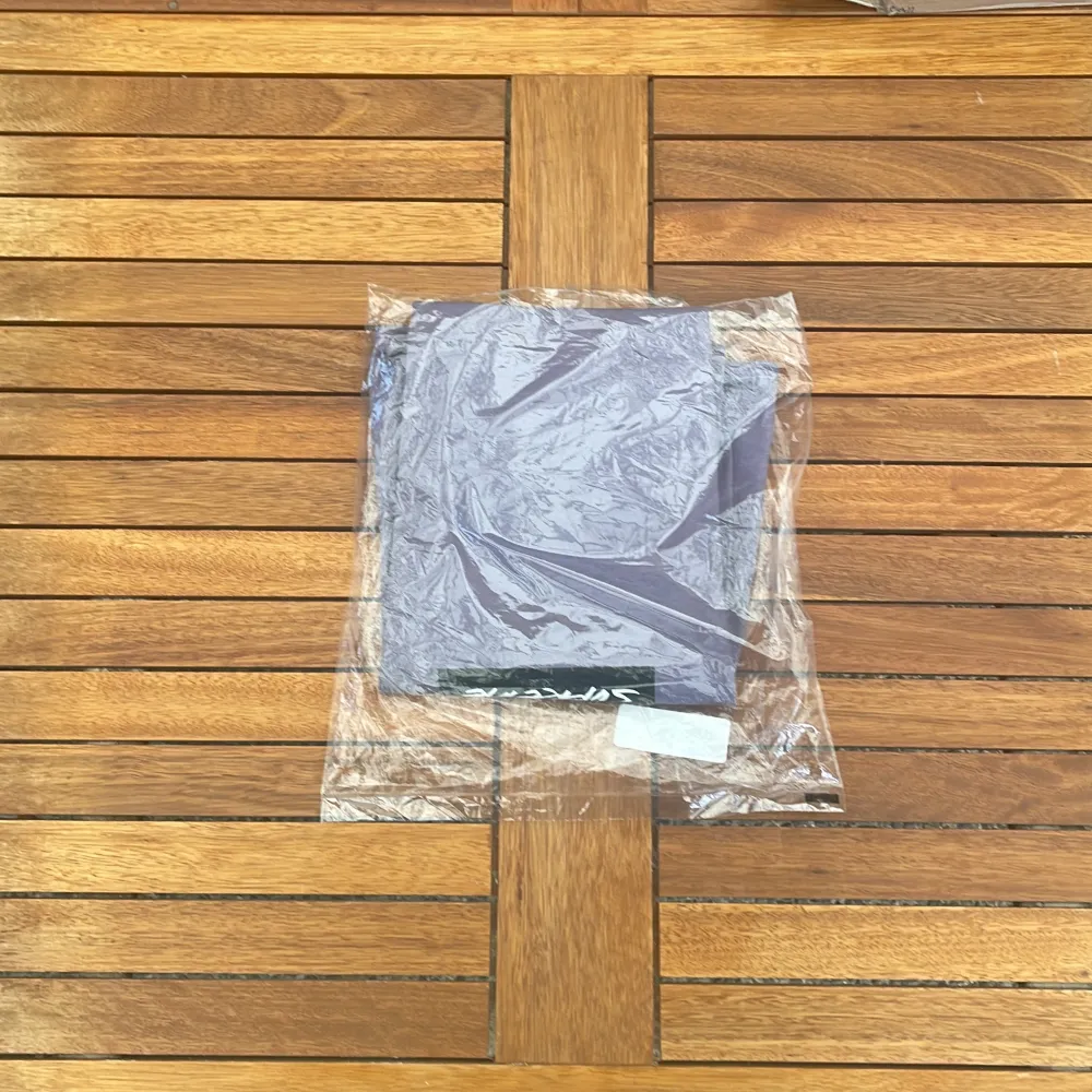 Säljer en Box logo Tee som släpptes nyligen SS24 🏅Storlek: M - Färg: Dusty Purple 🗄️ Oanvända och kvitto finns såklart . T-shirts.