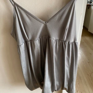 Glittrig topp - Silvrig top, lite glittrig typ💓