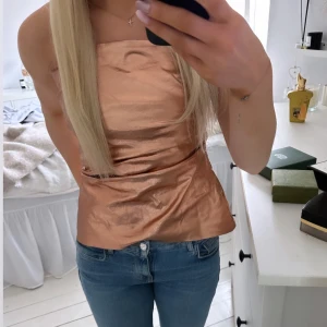 Zara topp - Säljer zara topp använd 1 gång.