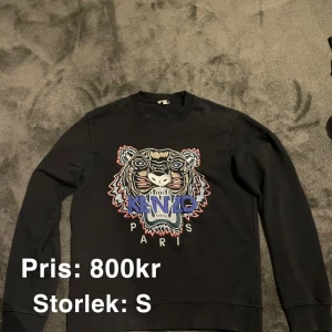 Kenzo Tröja ( äkta ) - Säljer denna underbara  Kenzo tröja, äkta. Mycket bra skick. I storlek S. Vid köp kontakta mig! Kan fraktas eller träffas i göteborg. 