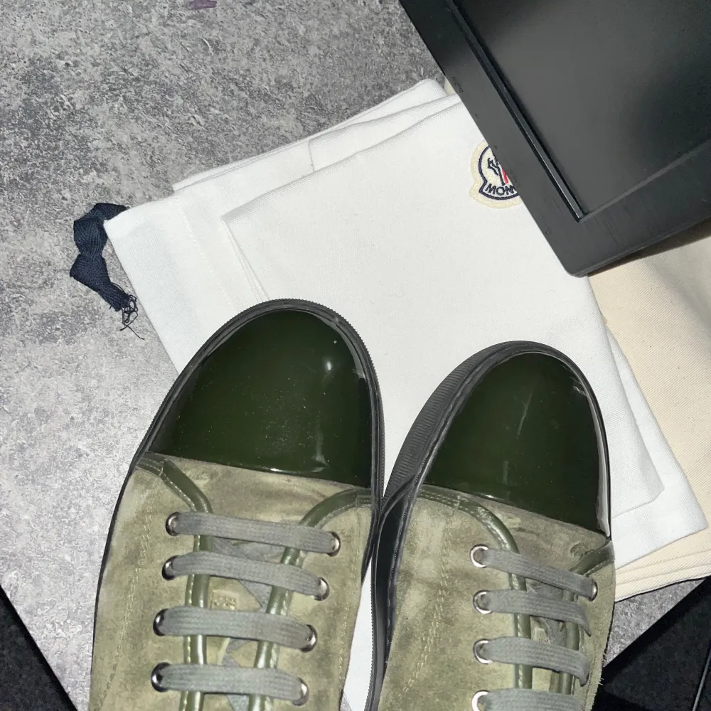 Lanvins köpta på nk i Göteborg, en sällsynt modell hel gröna i storlek 7 alltså 41/42, skorna är i ett bra skick.. Skor.