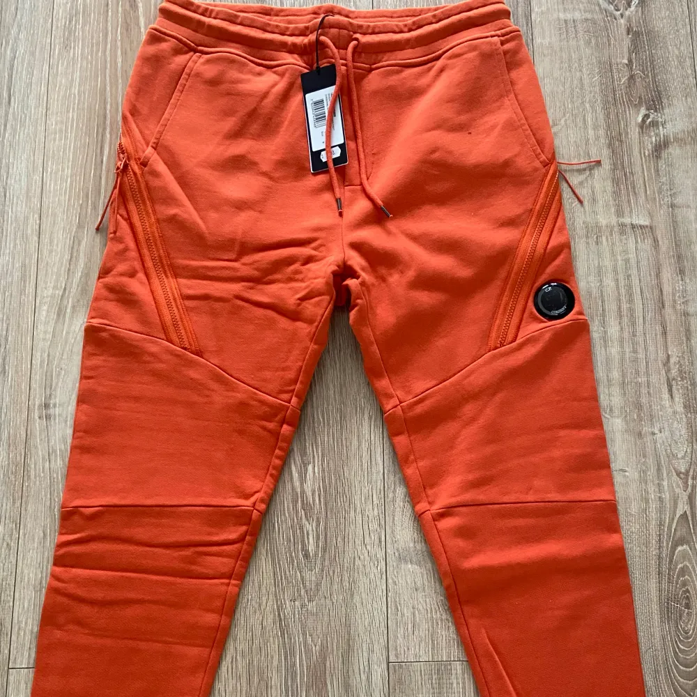 CP Company Sweatpants (Orange). Size XXL. Retail 2300kr.. Jeans & Byxor.