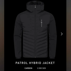 Sail Racing Hybrid Jacka - Jackan är i jättebra skick. Inga skador eller märken. Storlek M Skriv privat för fler bilder, mått eller andra frågor.