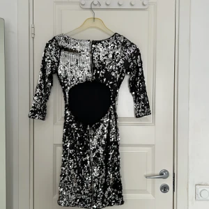 En kort festklänning  - Storlek XS
