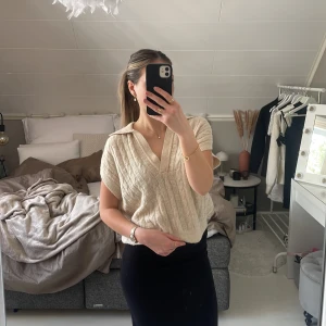 Beige tröja - Tröja i storlek xs från Lindex💕