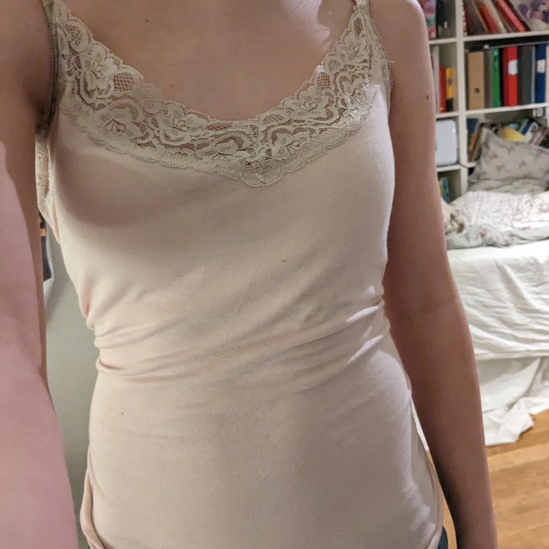 Ljus rosa linne med spets - 91