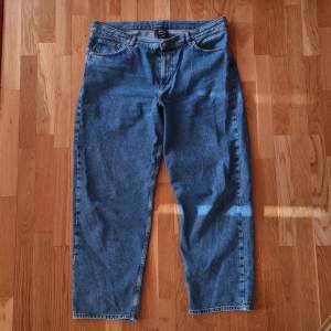 Blåa baggy jeans från Sweet Sktbs. Inga hål. Skriv vid frågor🫶 Nypris 699 kr