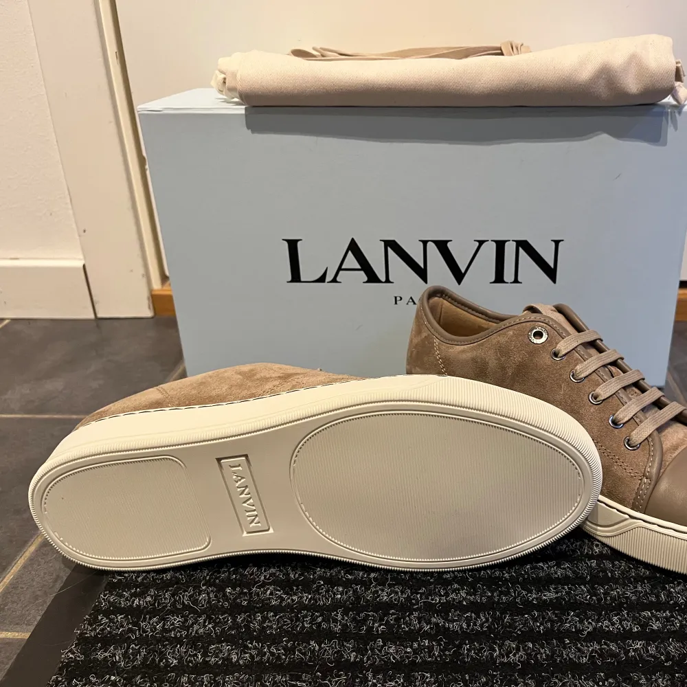 Helt nya Lanvin Cap Toe skor! Låda, dustbag och extra skosnören medföljer.  Oanvända! Cond 10/10 Fler bilder kan skickas. . Skor.