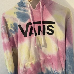 Vans Hoddie storlek s - Tiedie vans hoddie i mycket bra skick! 