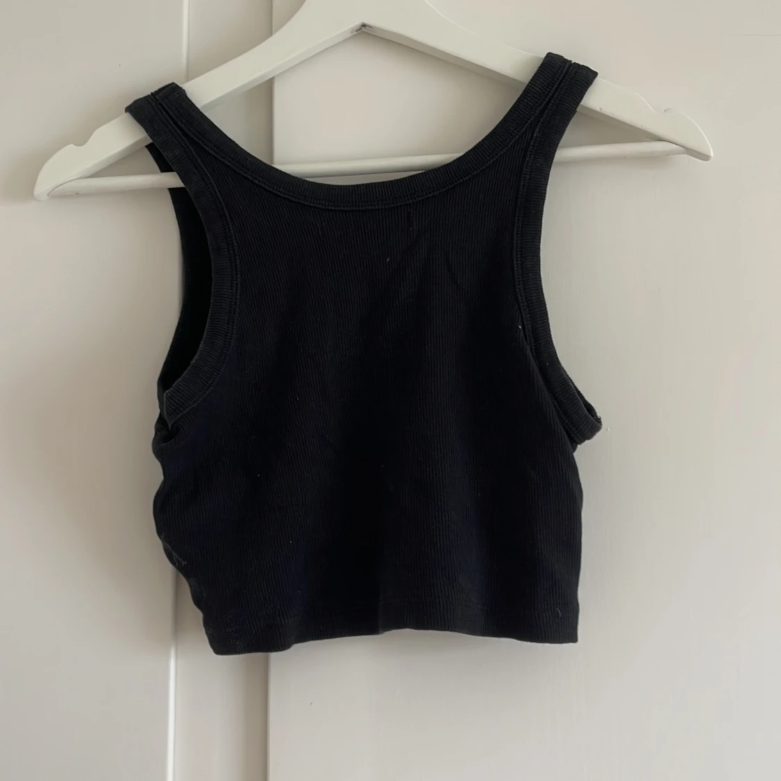 Svart ribbad croppad linnetopp från 157 - 90
