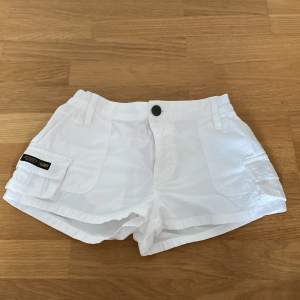 Superfina vita cargo shorts från Superdry 💕 Aldrig använda, top skick.