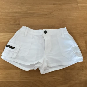 Cargo shorts - Superfina vita cargo shorts från Superdry 💕 Aldrig använda, top skick.