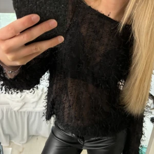 Blus - Unik blus från NA-KD. Den är i väldigt bra skick då den knappt är använd.  