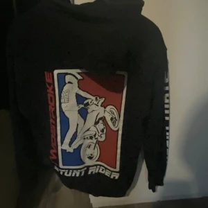 Twostroke rider Hoodie stl medium - Mycket bra skick och fint bevarad bara använd ett fåtal gånger