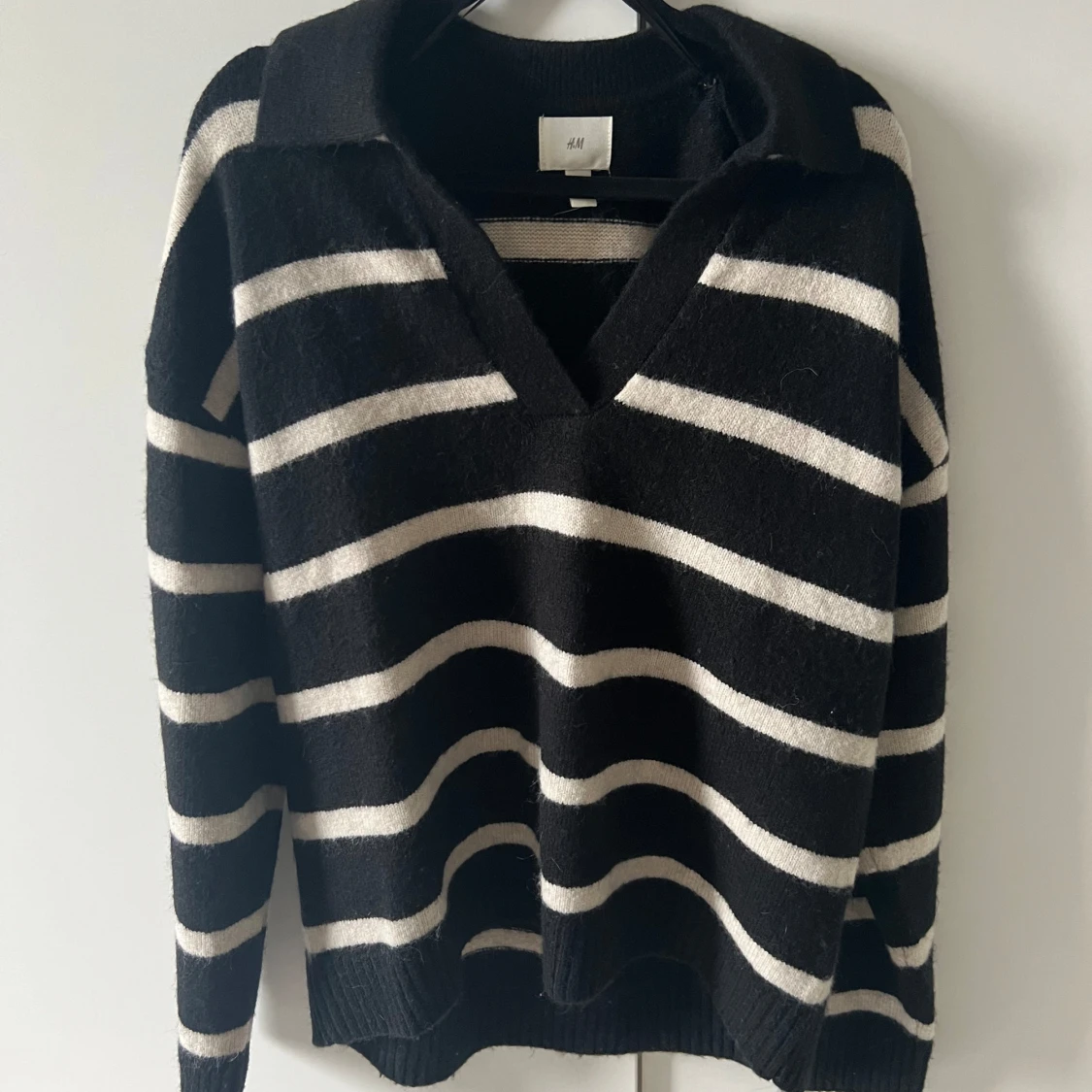 Randig stickad tröja - 1