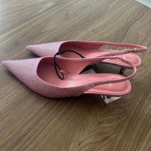 Klackskor zara 39 - Säljs ej längre Helt nya