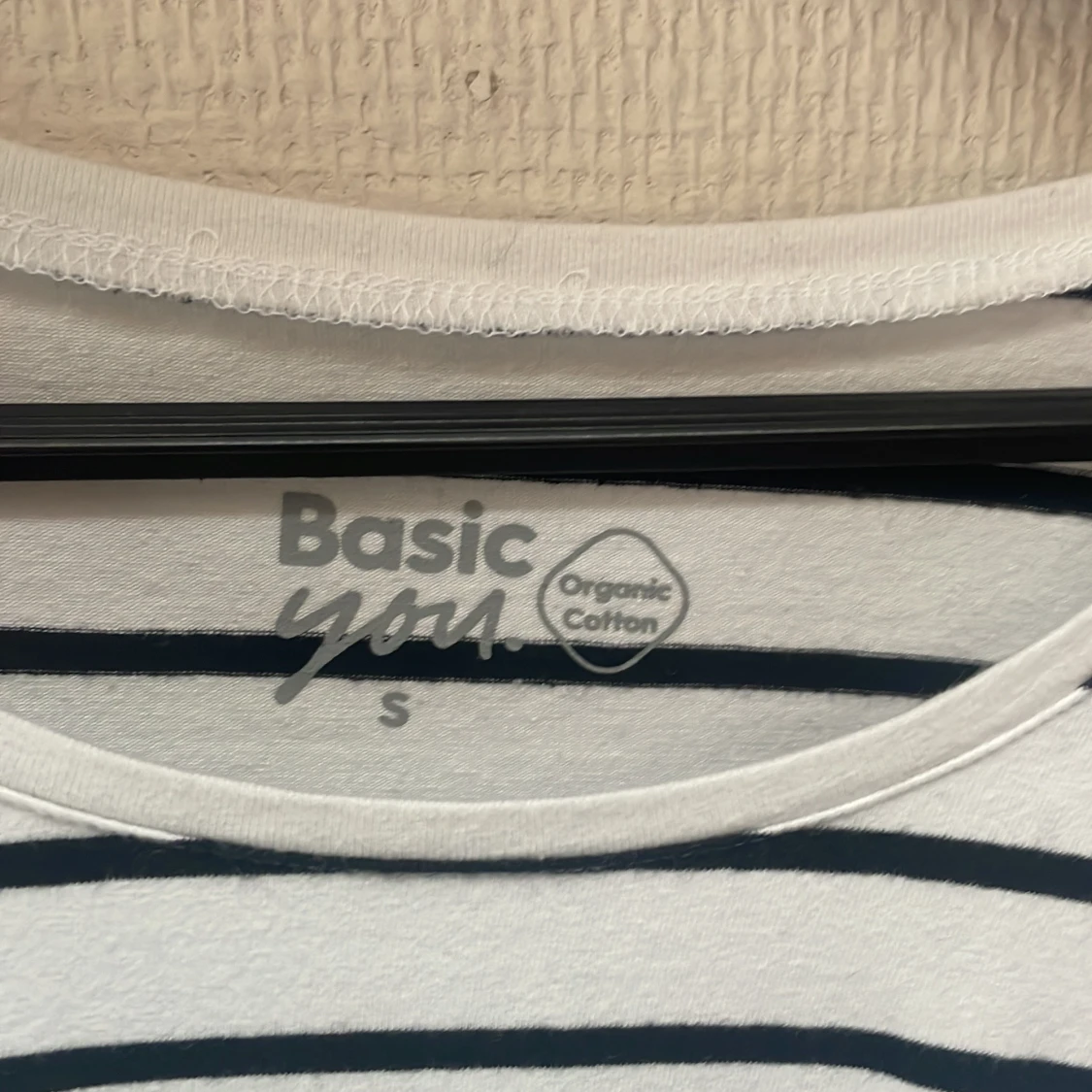 Vit och svart randig tröja från Basic You - 90