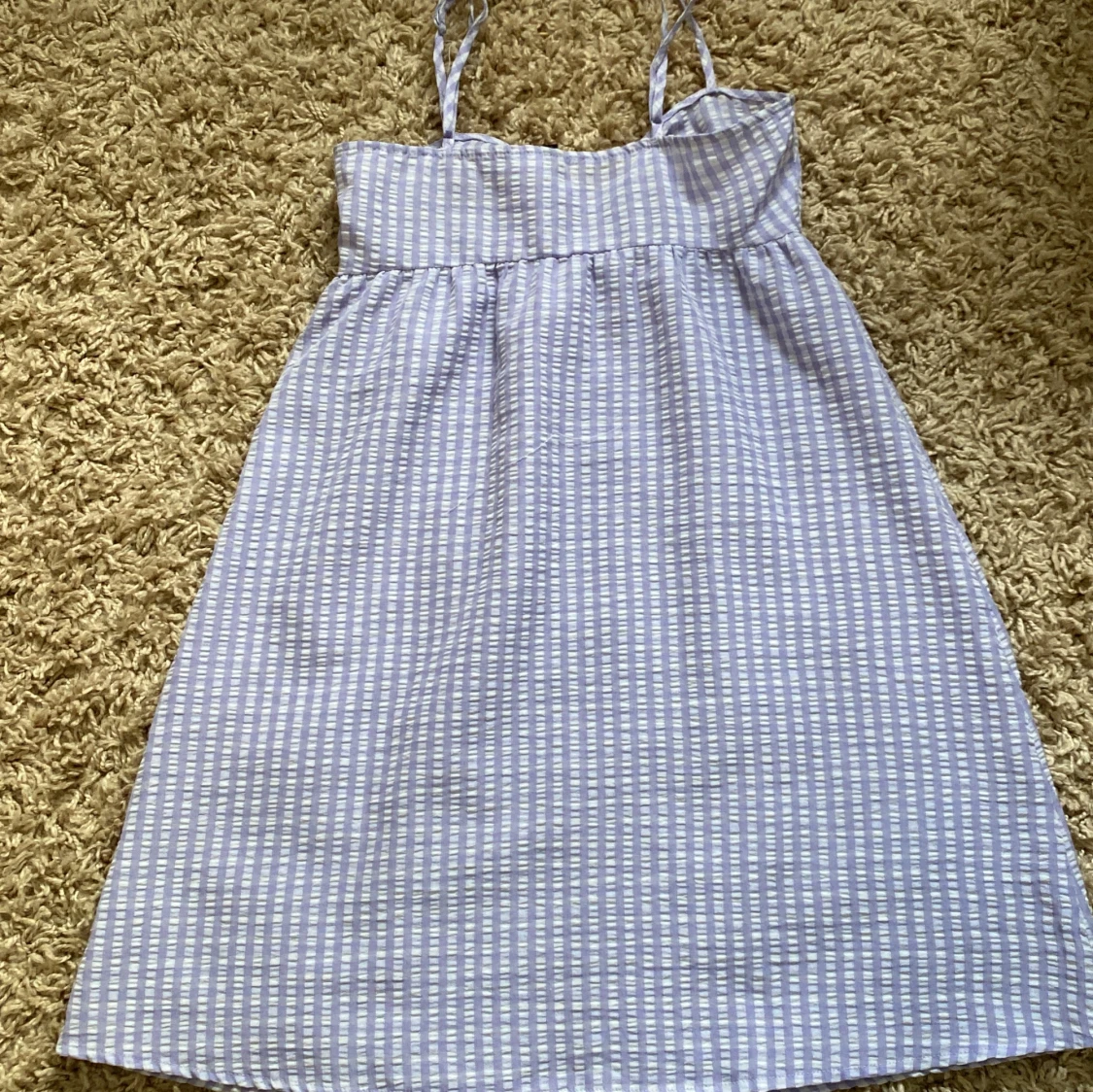 Ljuslila randig klänning från H&M Divided - 90