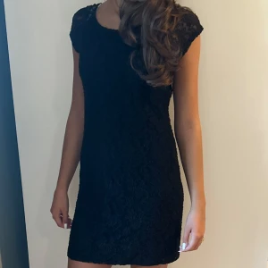 Spets klänning - Säljer denna jättefina spets klänningen, strl 38❣️pris kan absolut diskuteras!